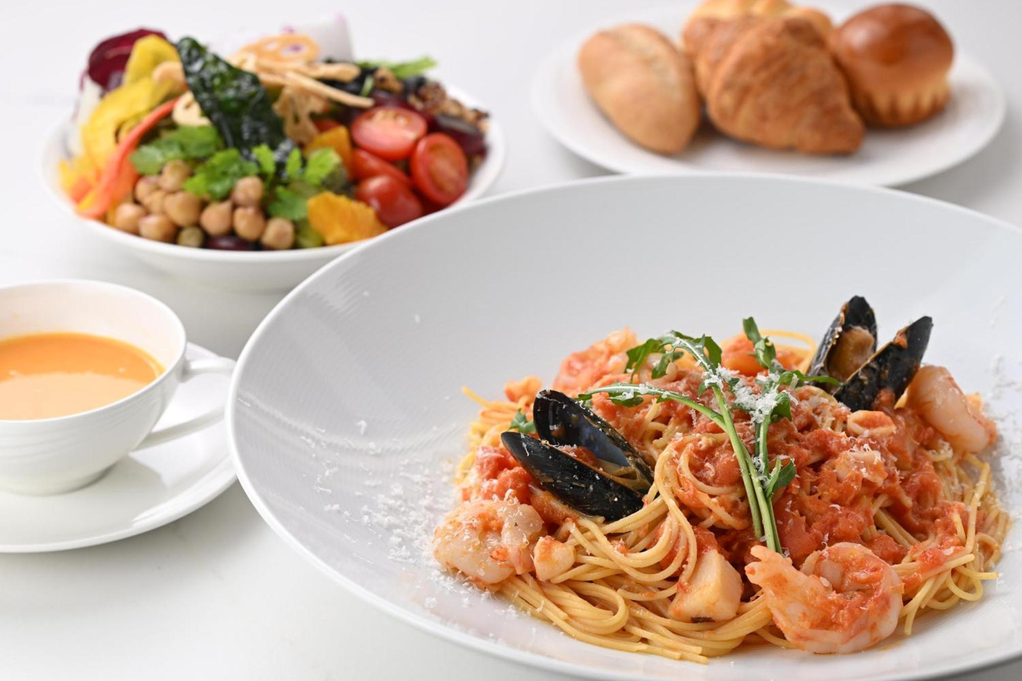 The Royal Park Hotel Iconic Κιότο Εξωτερικό φωτογραφία A set meal at a restaurant in Japan